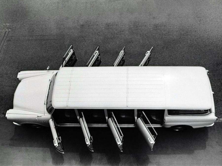  Checker Aerobus 8-Door Station Wagon 1962 года  (фото 2 из 9)